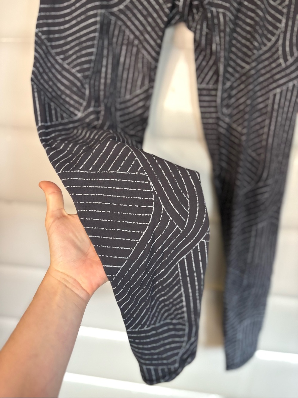Adidas High Rise Printed Workout Leggings Black Size M - Picture 4 of 6